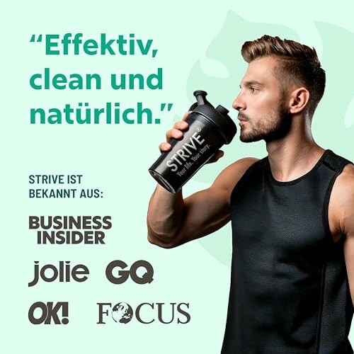 Mann trinkt aus einem Shaker mit STRIVE-Logo.